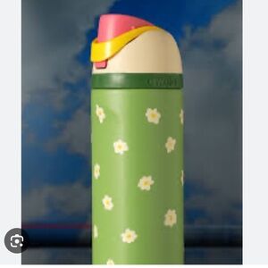 Limited edition dicks sporting goods x owala darling daisy water bottle